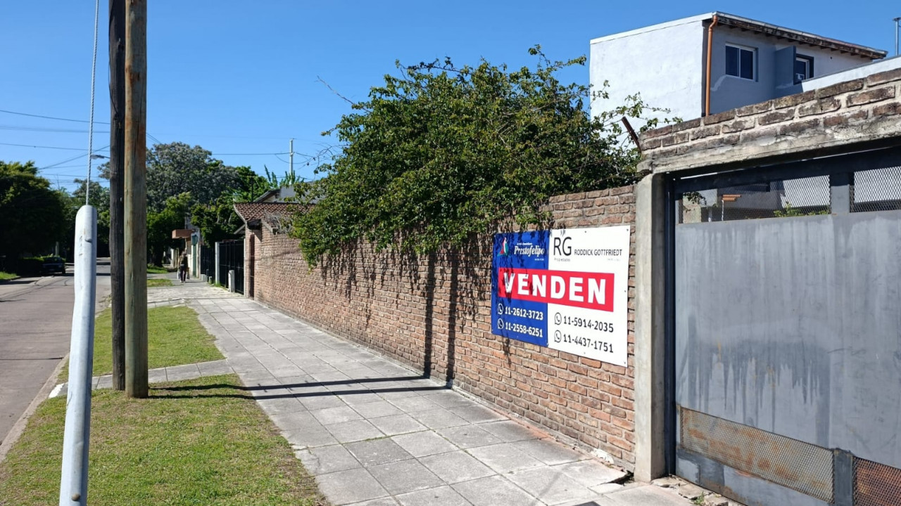 VENTA: CASA A RECICLAR  - VALOR TERRENO - CHILAVERT