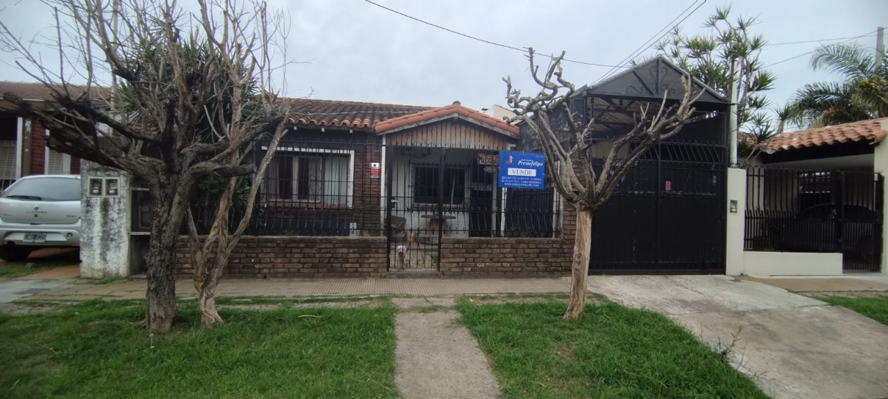 VENTA: CASA DE 4 DORMITORIOS CON ENTRADA DE AUTO - LOMA HERMOSA